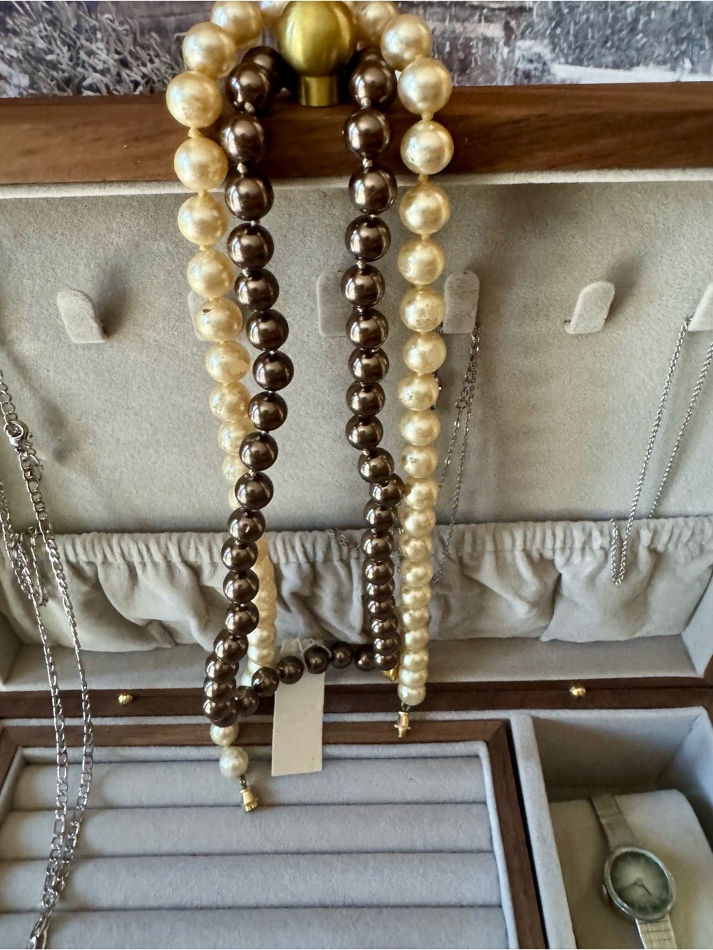 Two sets of vintage pearl necklaces. Champagne and bronze.